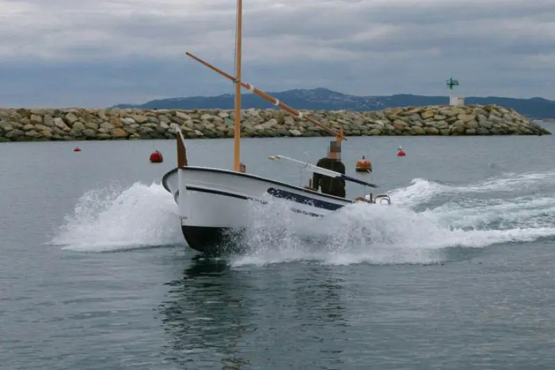 MINI-44 engine installed in a new built boat model Calafat 27 — изображение 3