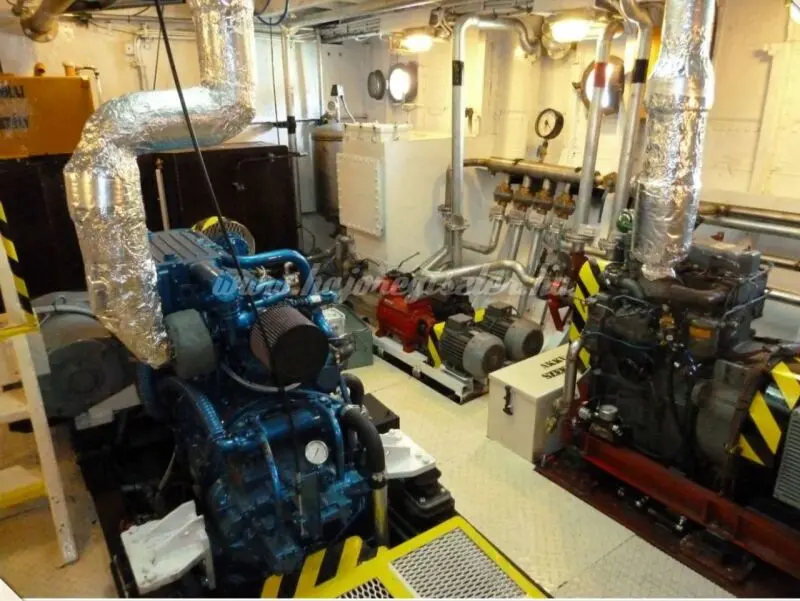 Solé Diesel SDZ-165 engine installed in the classic boat Tünde 1927 — изображение 6