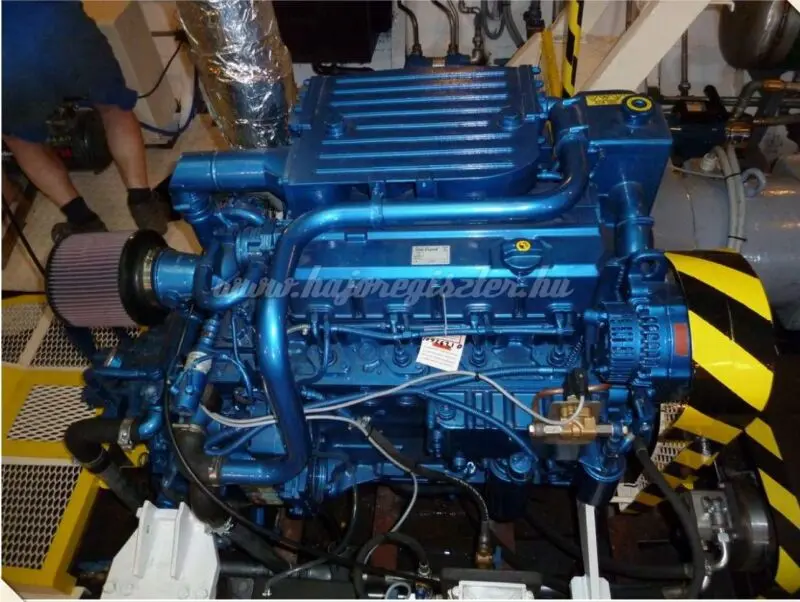 Solé Diesel SDZ-165 engine installed in the classic boat Tünde 1927 — изображение 5