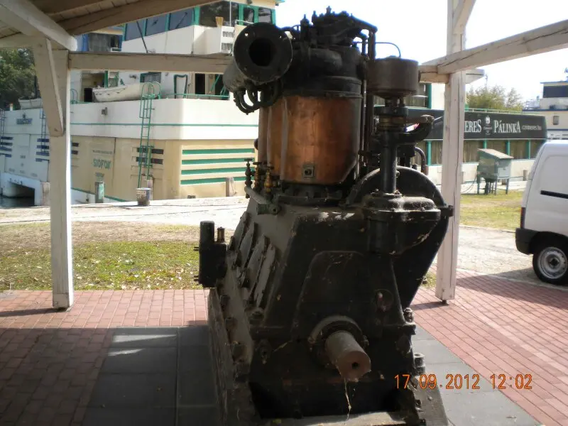 Solé Diesel SDZ-165 engine installed in the classic boat Tünde 1927 — изображение 4