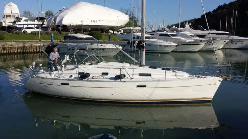 MINI-33 engine installed in Oceanis 331 sailboat — изображение 2