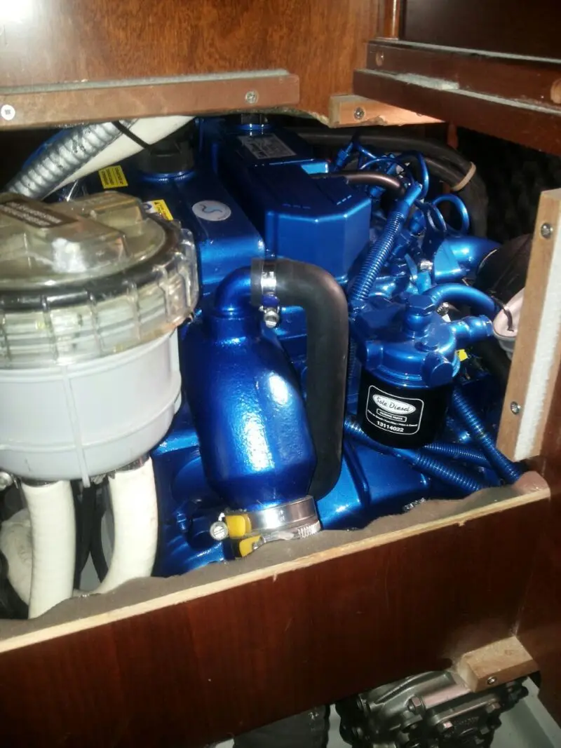 MINI-33 engine installed in Oceanis 331 sailboat — изображение 4