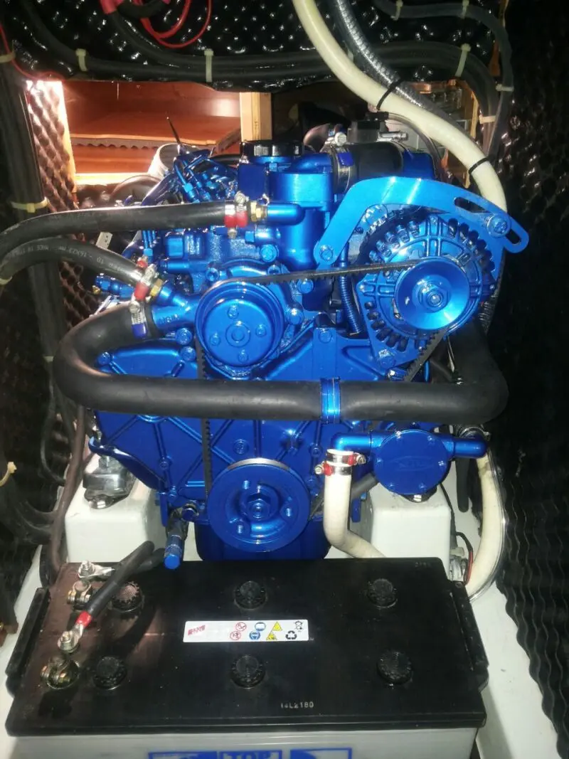 MINI-33 engine installed in Oceanis 331 sailboat — изображение 3