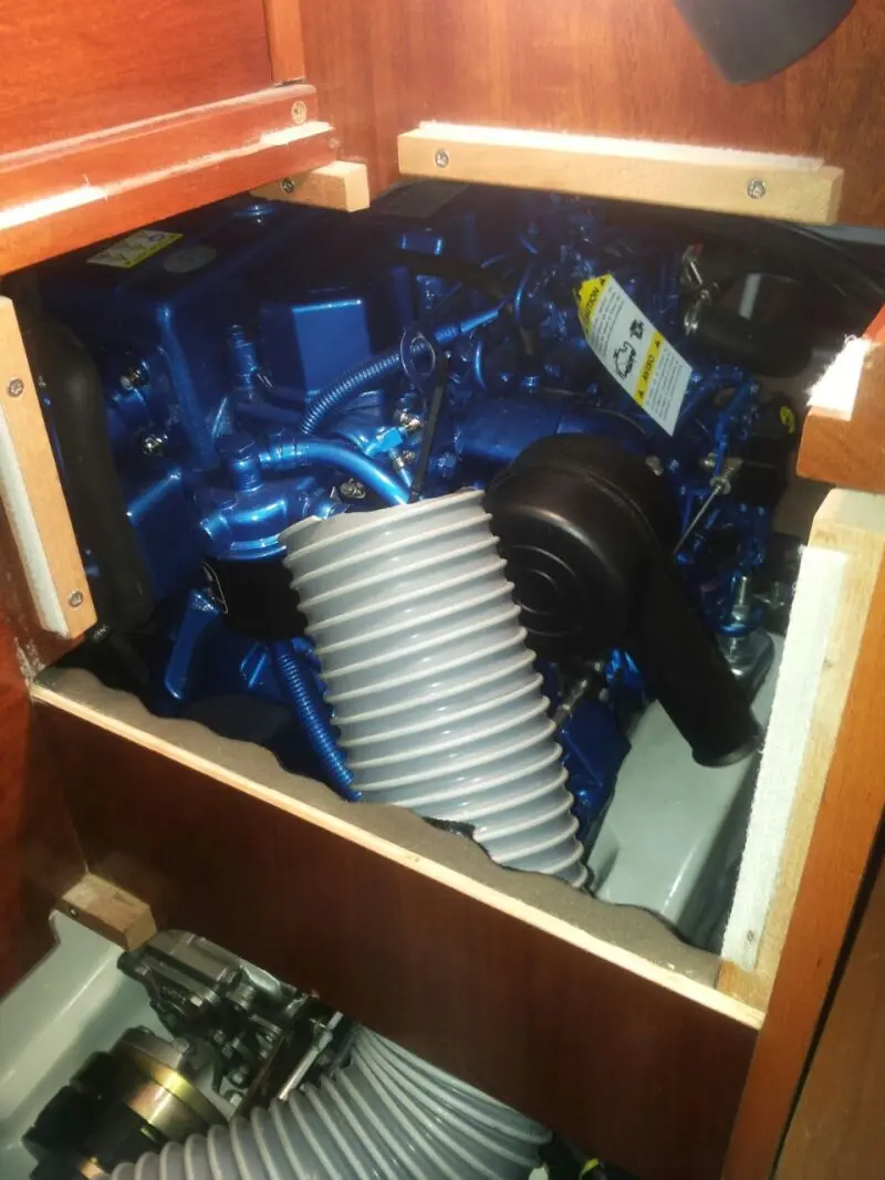 MINI-33 engine installed in Oceanis 331 sailboat — изображение 5