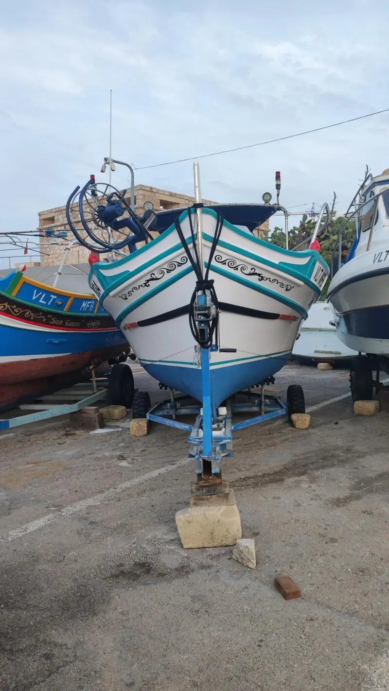 SK-60 Solé engine installed in traditional fishing boat — изображение 2