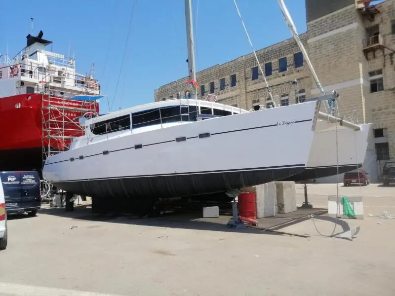 Installation of two MINI-55 engines on a recreational catamaran — изображение 2