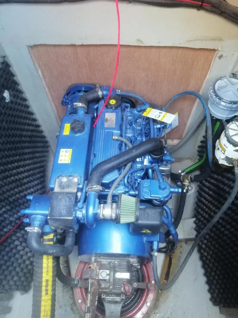 Installation of two MINI-55 engines on a recreational catamaran — изображение 4
